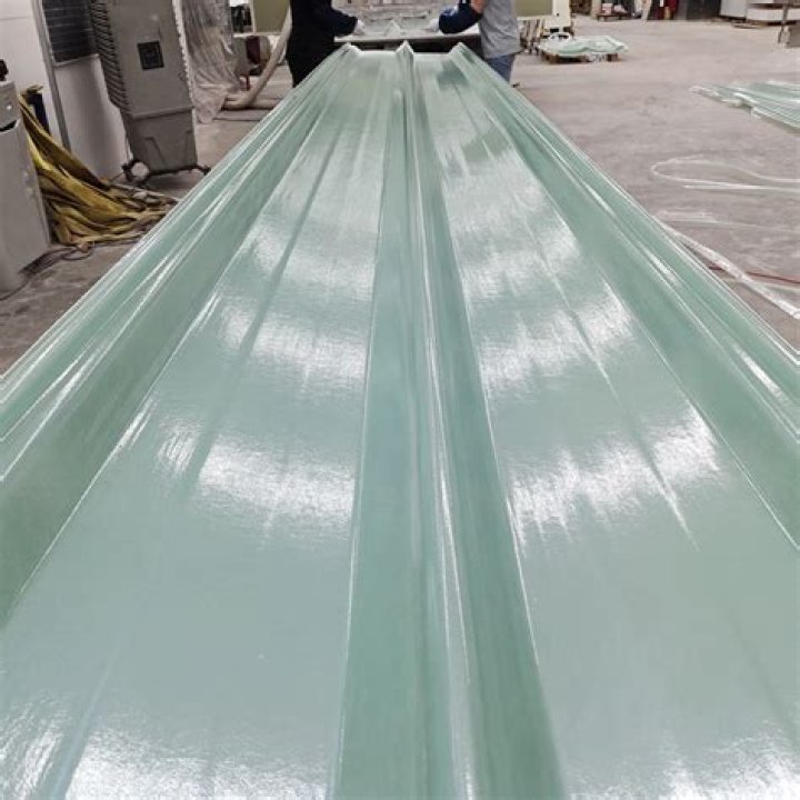 Can you fibreglass in wet weather