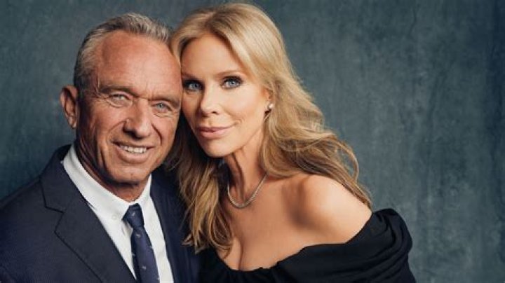 Cheryl Hines Young Bio, Wiki, Age, Height, Husband, Daughter Accident, Movies and Net Worth
