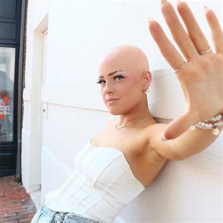 Does Emmy Combs Have Cancer? TikTok Star Emmy Combs With Hair, Wikipedia, Age, Height Info