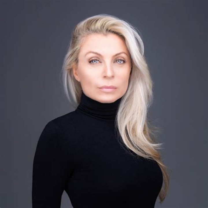 Evy Poumpouras Husband, Wiki, Bio, Age, Birthday, Net Worth, Height, Parents, Education