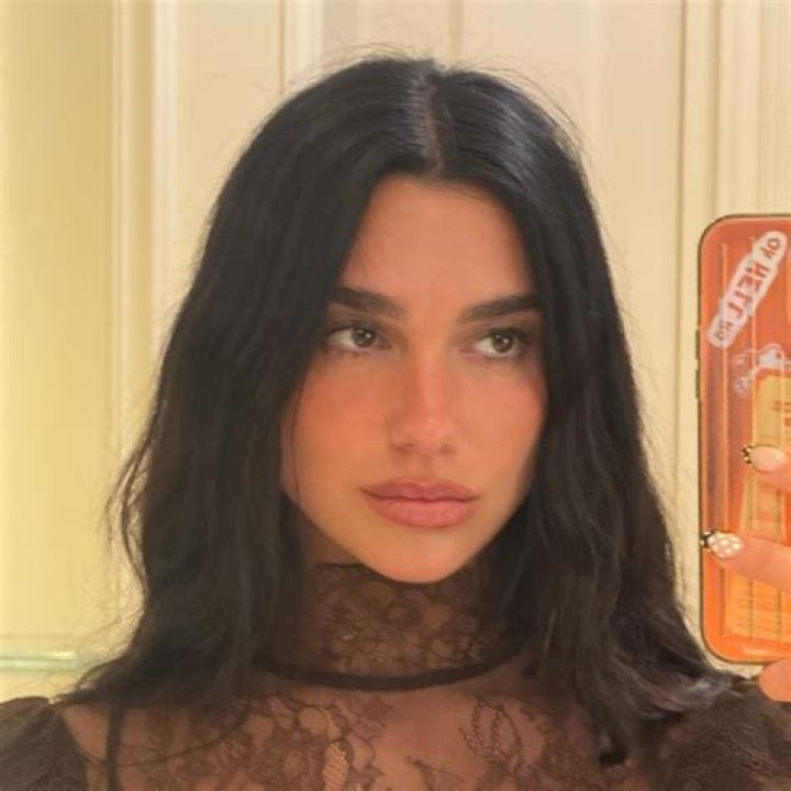 Hari Nef Religion: Is She Jewish? Family Ethnicity