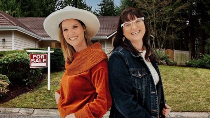 How Old Are Unsellable Houses Twins Leslie Davis And Lyndsay Lamb?
