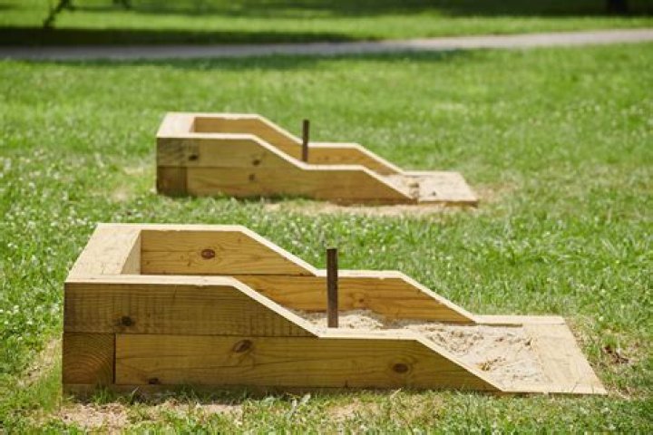 How to build a horseshoe pit