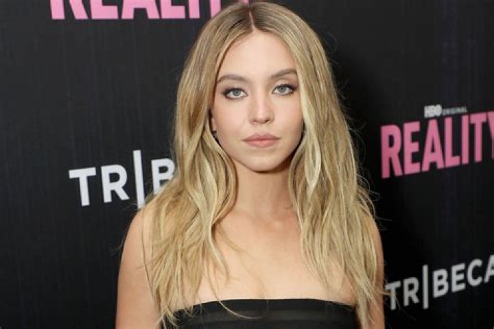 Hunter Schafer Model: Bio, Age, Height, Dating, Before, Euphoria, and Net Worth