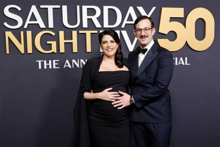 Is Cecily Strong pregnant? Wiki: Partner, Married, Weight Gain, Net Worth, Dating