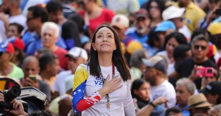 Justina Machado Age, Wiki, Biography, Height, Net Worth, Husband, Family, Instagram