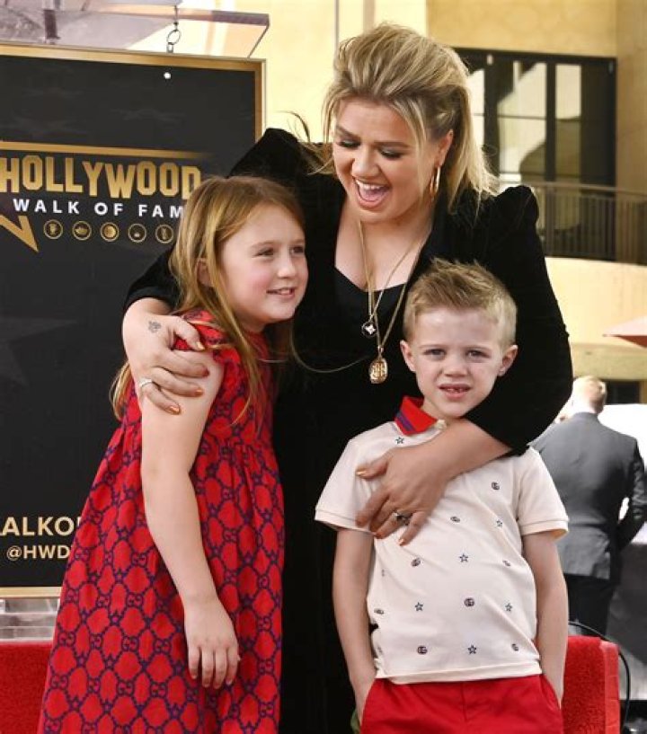Kelly Clarkson’s Half-Brother Considers Mending Family Ties in Light of Her Shocking Divorce
