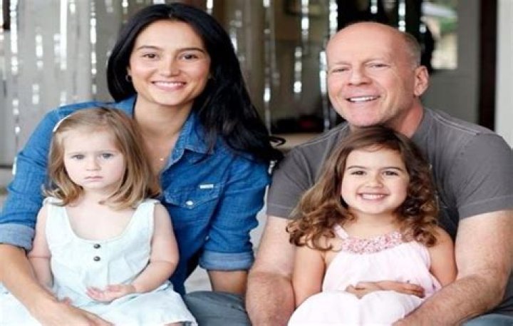 Kelly Willis Bio, Wiki, Age, Husband, Family, Net Worth, I Deserve and Songs