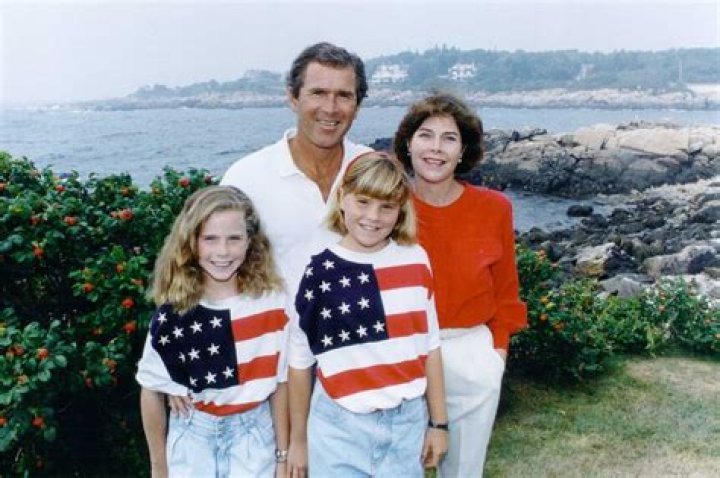 Laura Bush (George W. Bush Wife) Wiki, Bio, Age, Height, Weight, Net Worth, Family, Career, Facts