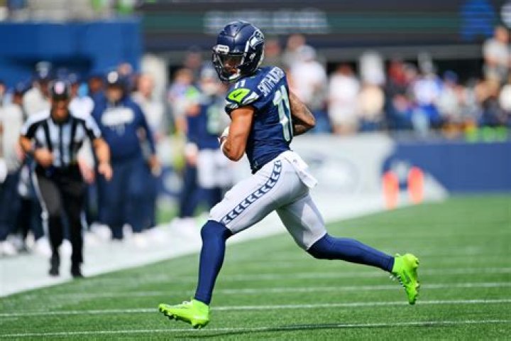 Max Garcia Salary, Net Worth, College, PFF, Jersey, Pro Bowl, Parents