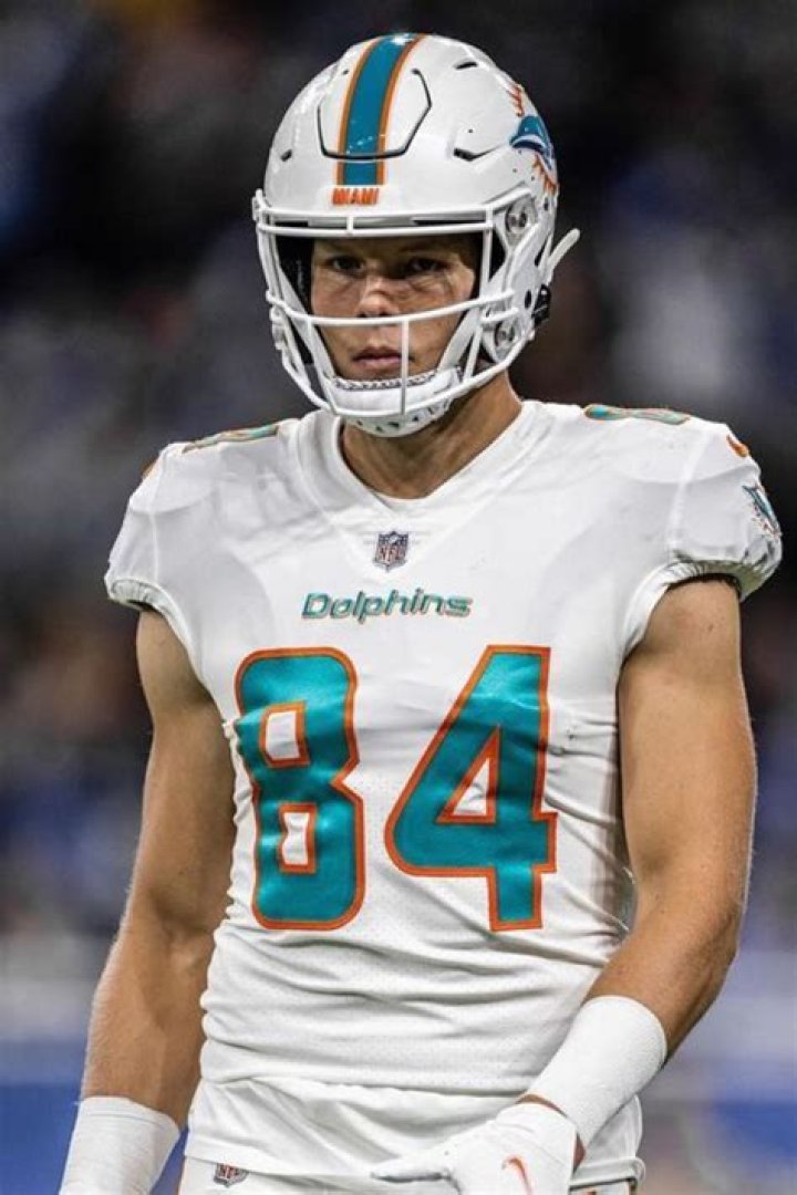 Miami Dolphins: Is Hunter Long Related To Howie Long? Family Ethnicity And Net Worth