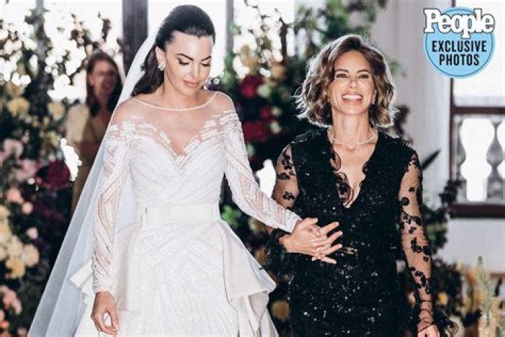 Michaela Conlin Bride, Partner, Husband, Body Net Worth