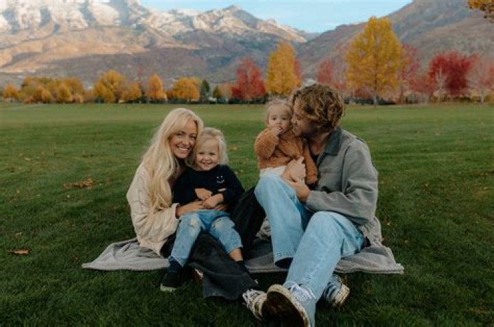 The Beeston Family Youtube, Net Worth, House, Twins, Age, Instagram, TikTok, Job