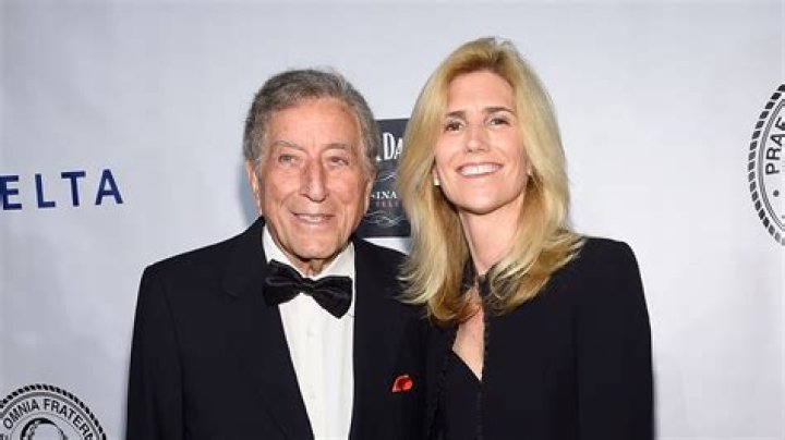 Tony Bennett: Wife, net worth, tattoos, smoking & body facts
