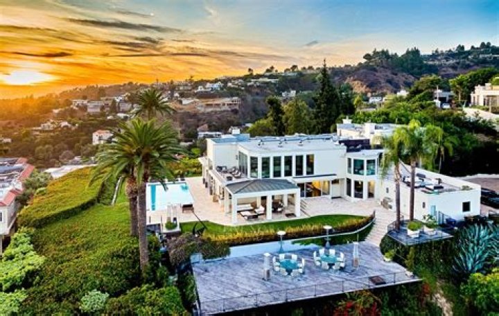 Top 10 Celebrity Houses In Beverly Hills