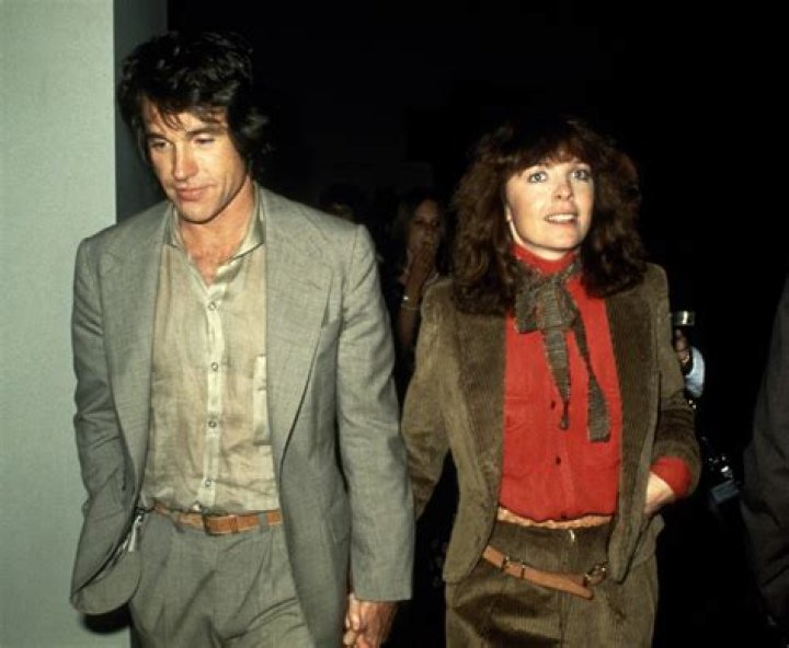 Warren Beatty: Wife, net worth, tattoos, smoking & body facts