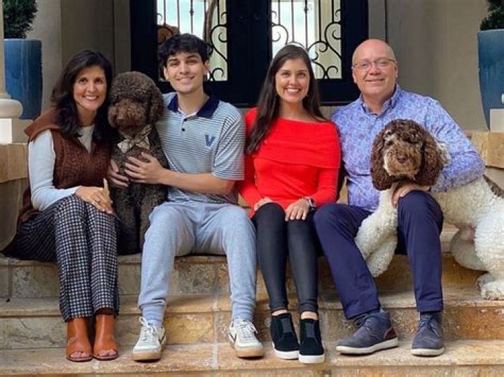 What Is Lee Rodriguez Ethnicity? Her Parents And Family Background On Details