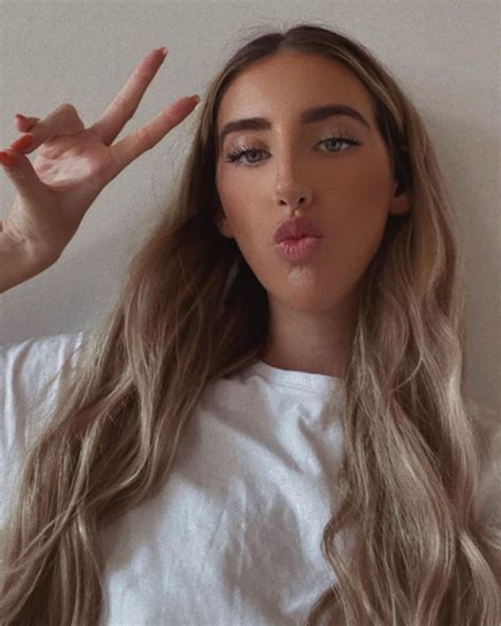 Who Is Keepinupwforeign From Instagram? Is She On Onlyfans