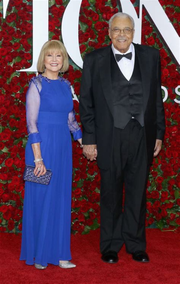 Who were James Earl Jones parents Robert Earl Jones and Ruth Connolly?